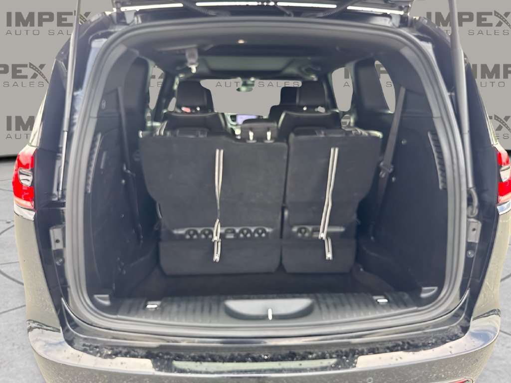 Used 2025 Chrysler Pacifica Limited FWD image 22
