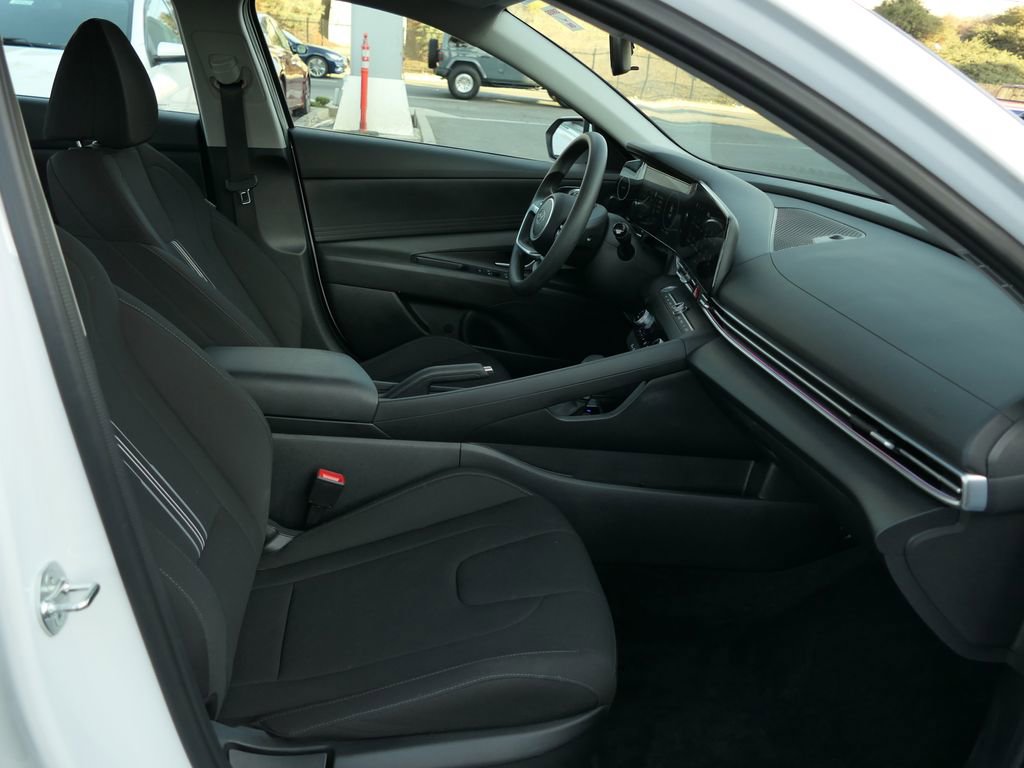 Used 2024 Hyundai Elantra SEL image 28