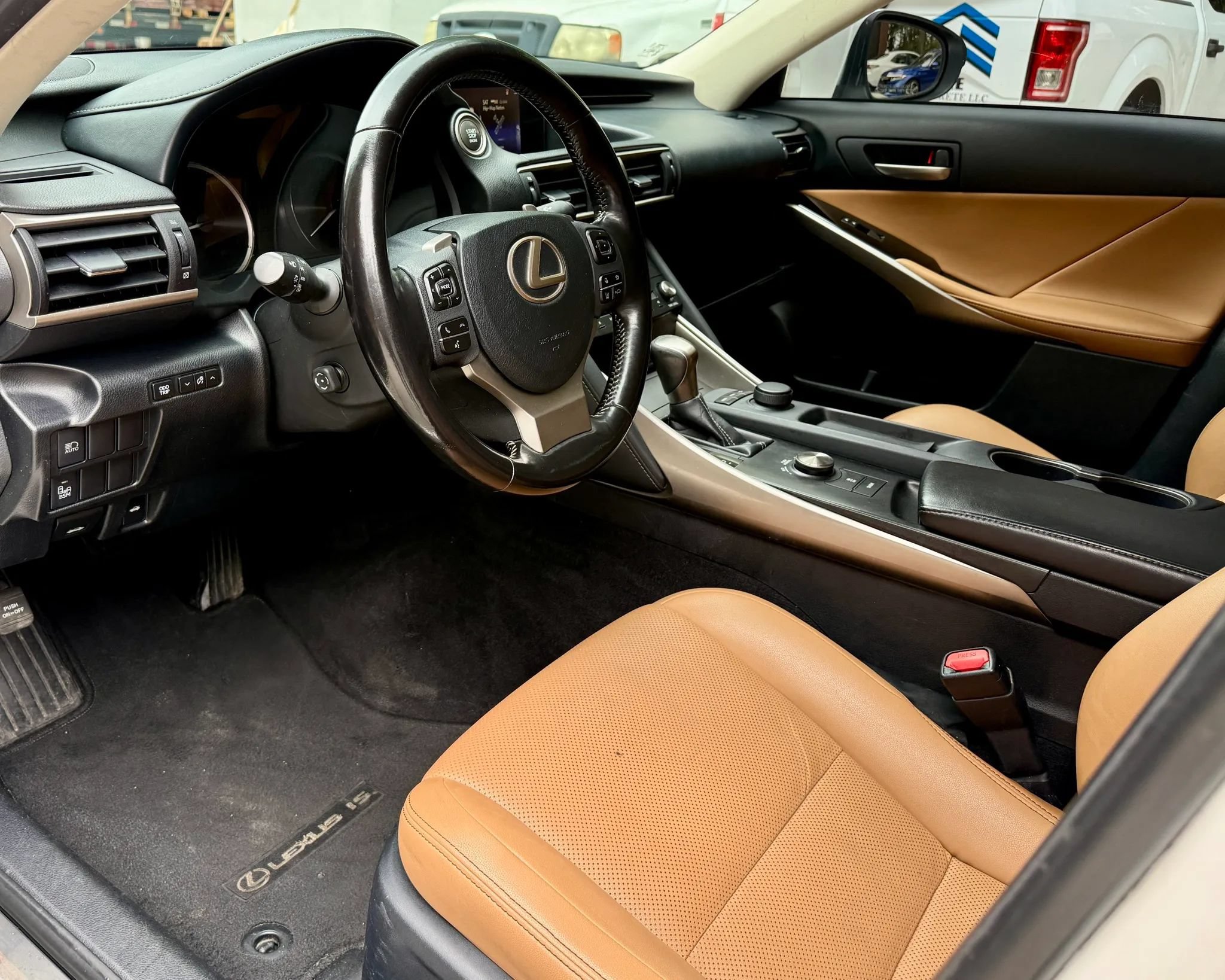 Used 2018 Lexus IS 300 AWD w/ Comfort Package image 10