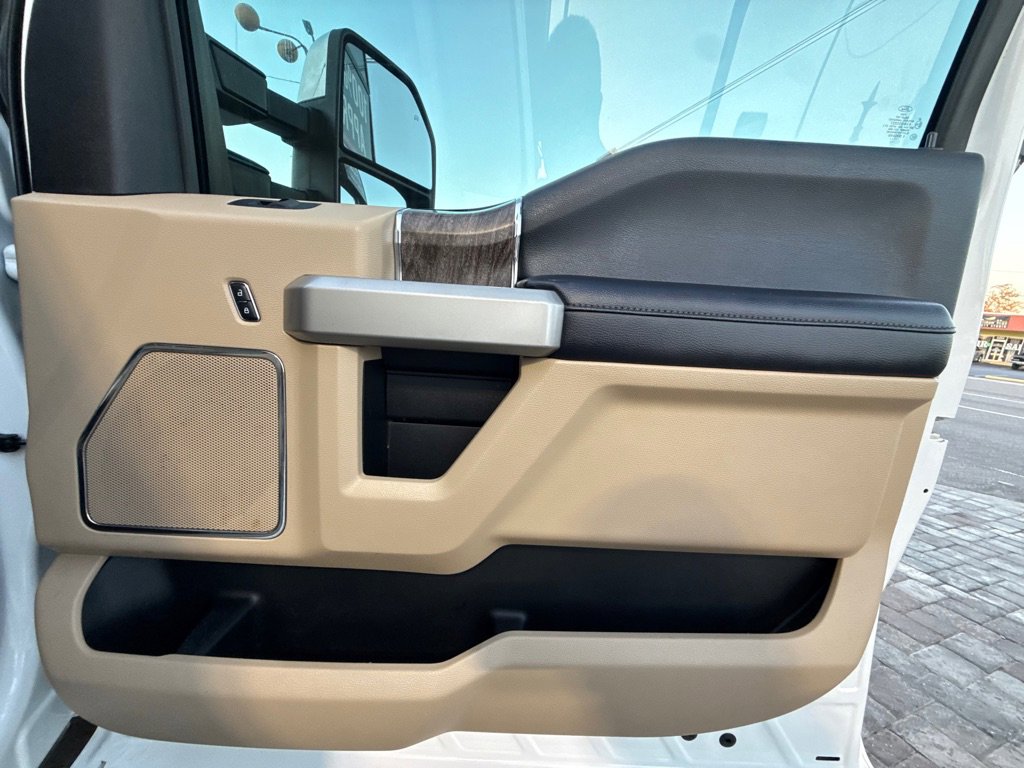 Used 2018 Ford F250 Lariat w/ Chrome Package image 38