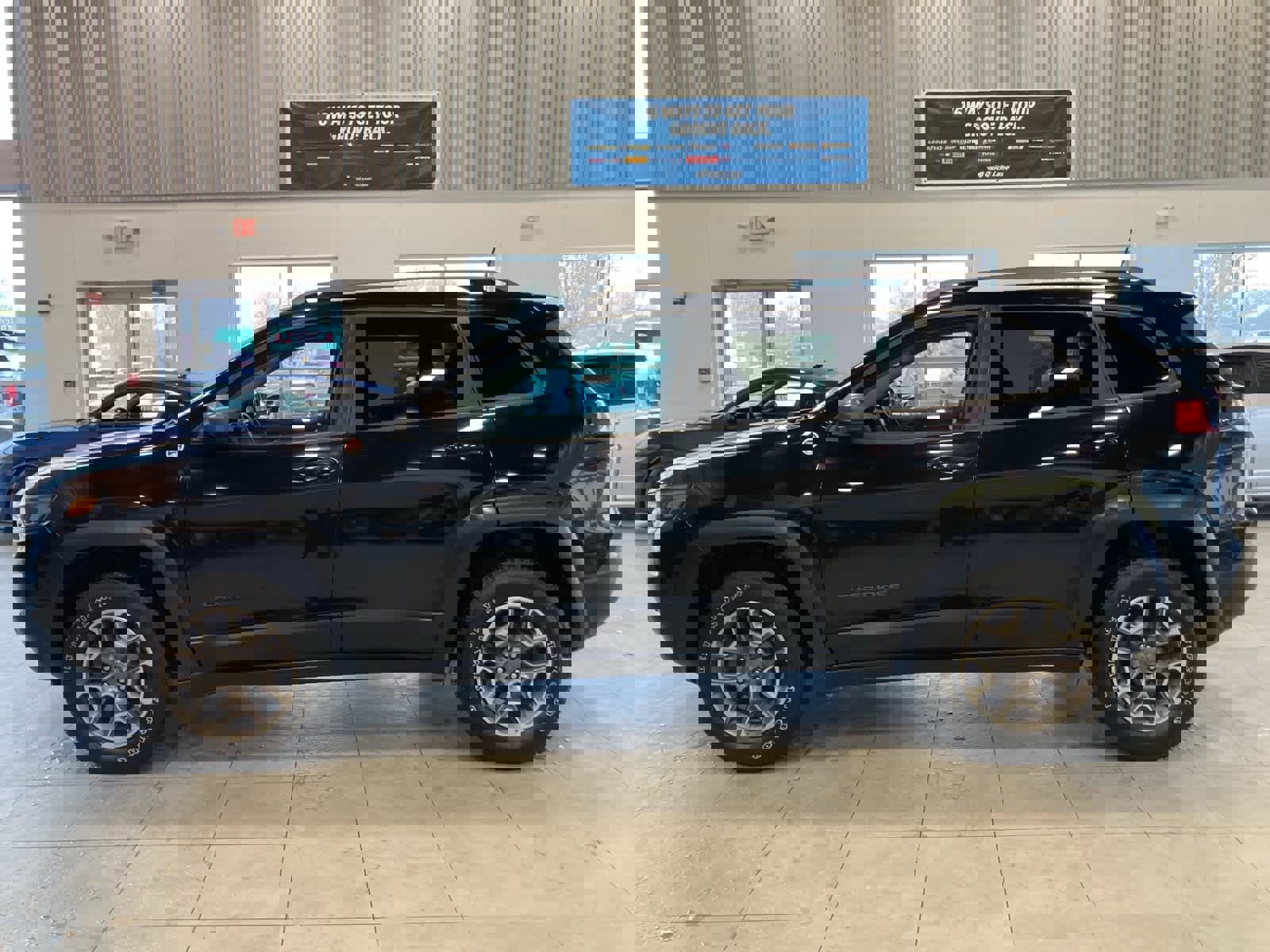 Used 2020 Jeep Cherokee Trailhawk w/ Cold Weather Group image 8