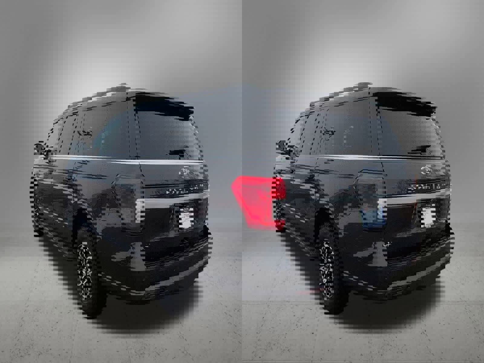 Used 2024 Ford Expedition Max XLT image 4