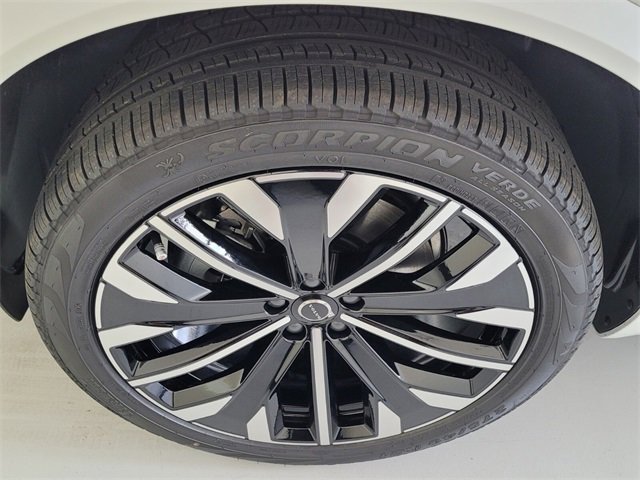 Certified 2026 Volvo XC90 B5 Plus w/ Protection Package image 17