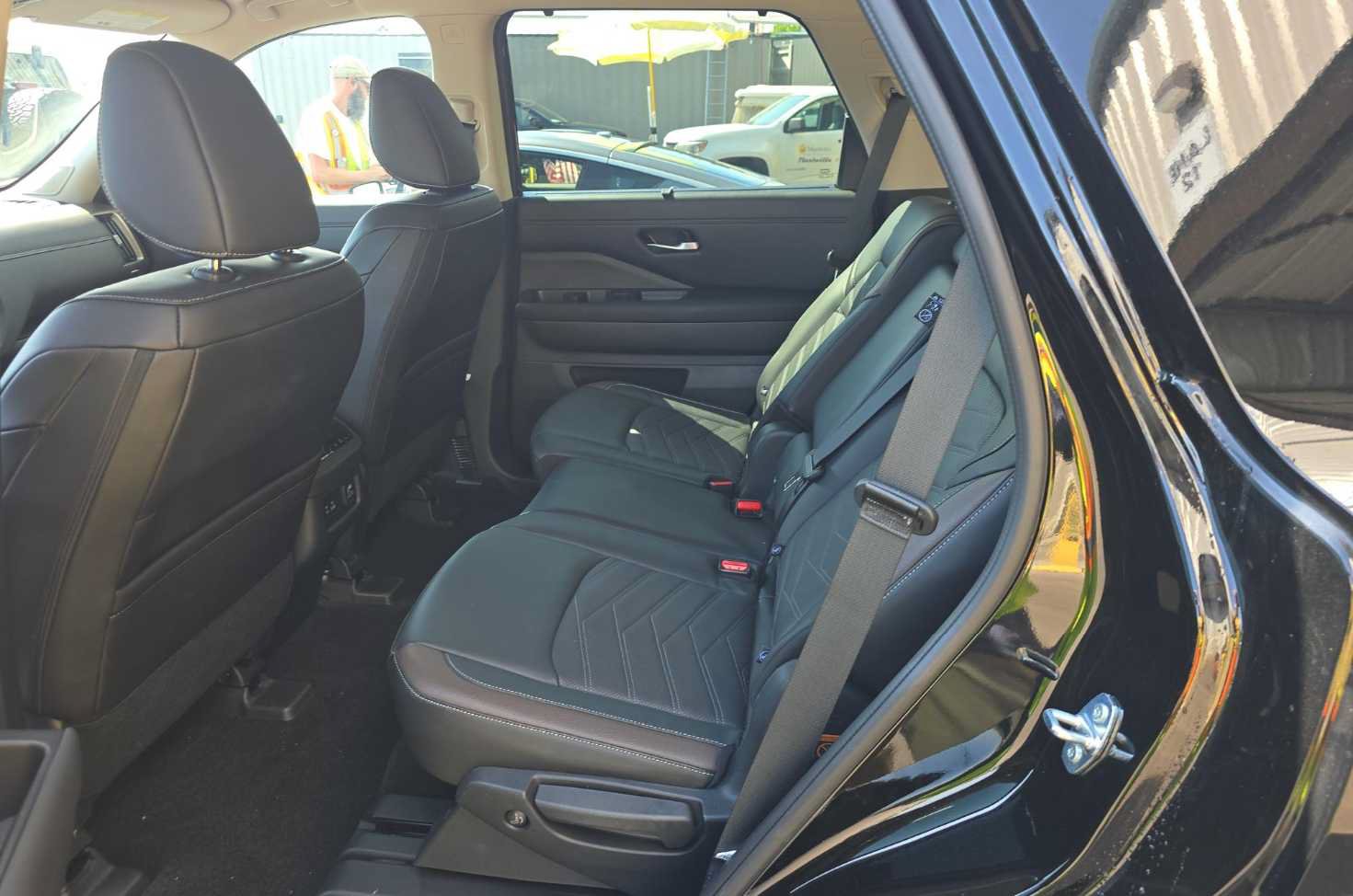 Certified 2025 Nissan Pathfinder Platinum w/ Cargo Package AWD/4WD image 4