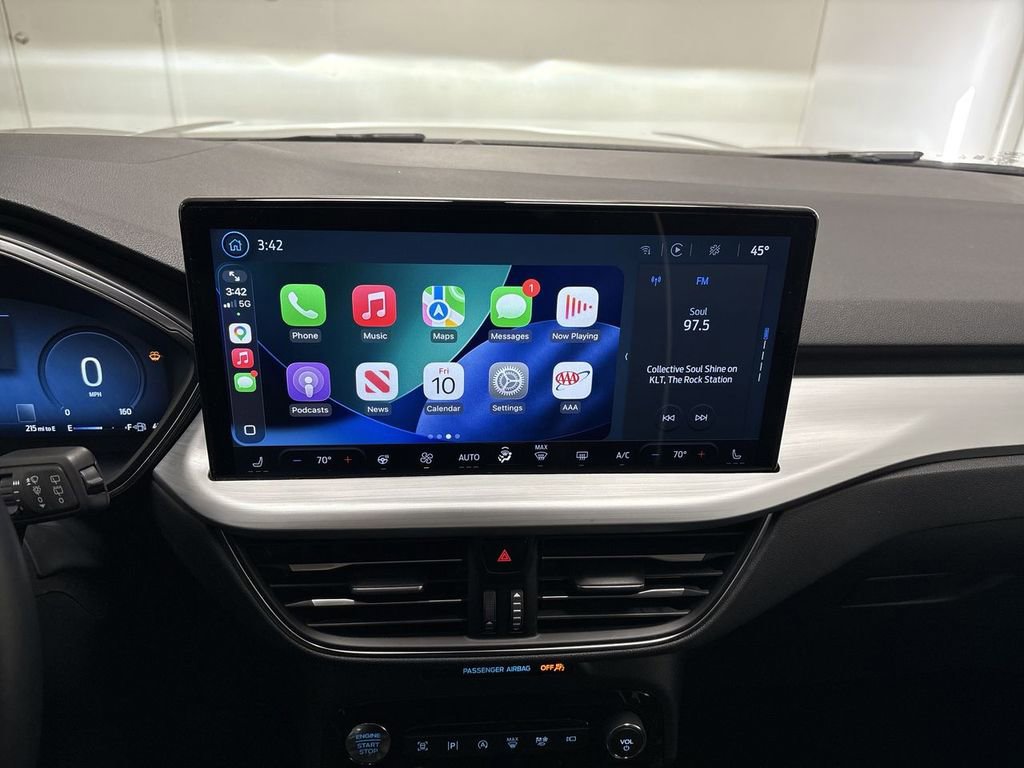 Used 2024 Ford Escape Platinum image 39