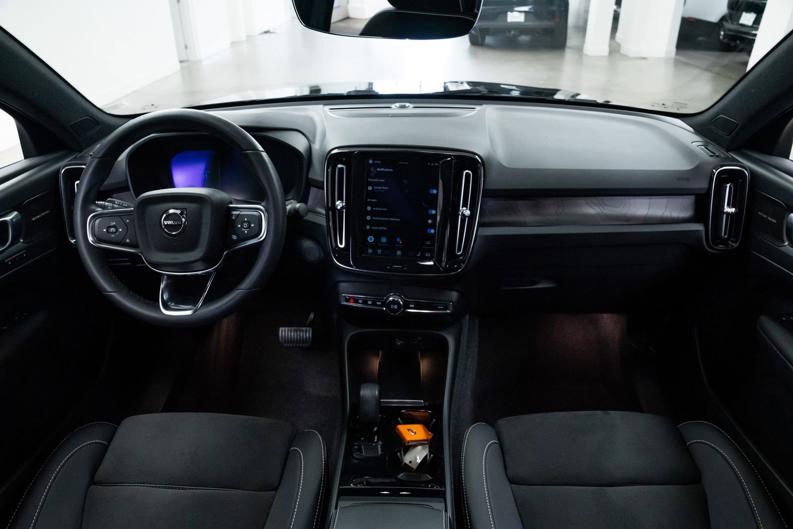 Used 2023 Volvo C40 P8 Recharge Ultimate image 9