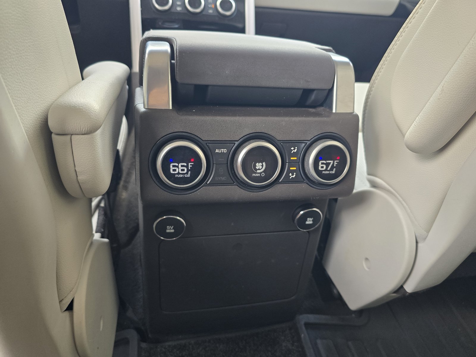 Used 2020 Land Rover Discovery HSE AWD/4WD image 25