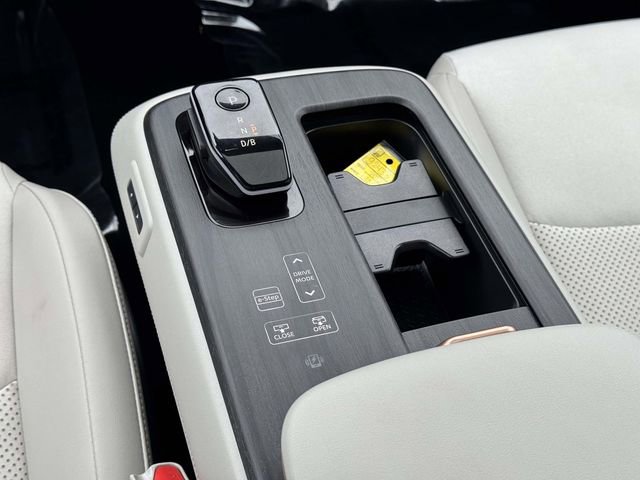 Used 2023 Nissan Ariya AWD image 22