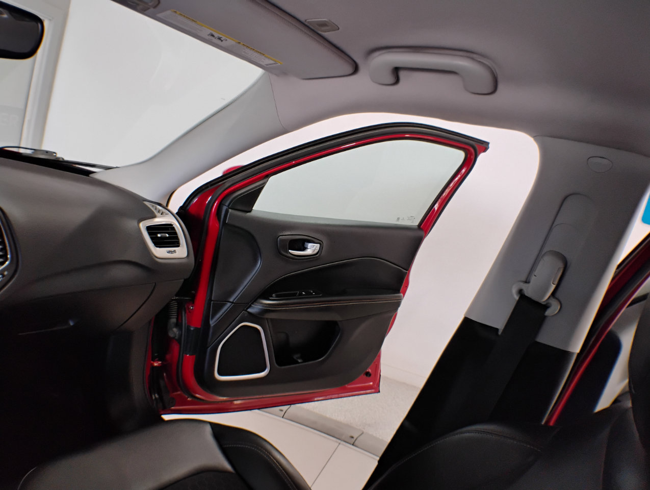 Used 2018 Jeep Compass Latitude image 23