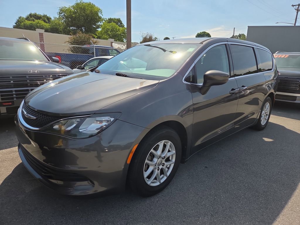 Used 2017 Chrysler Pacifica Touring FWD image 9