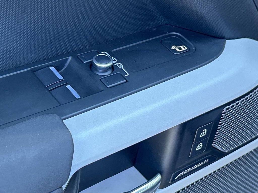 Used 2022 Land Rover Defender 90 X-Dynamic S AWD/4WD image 19