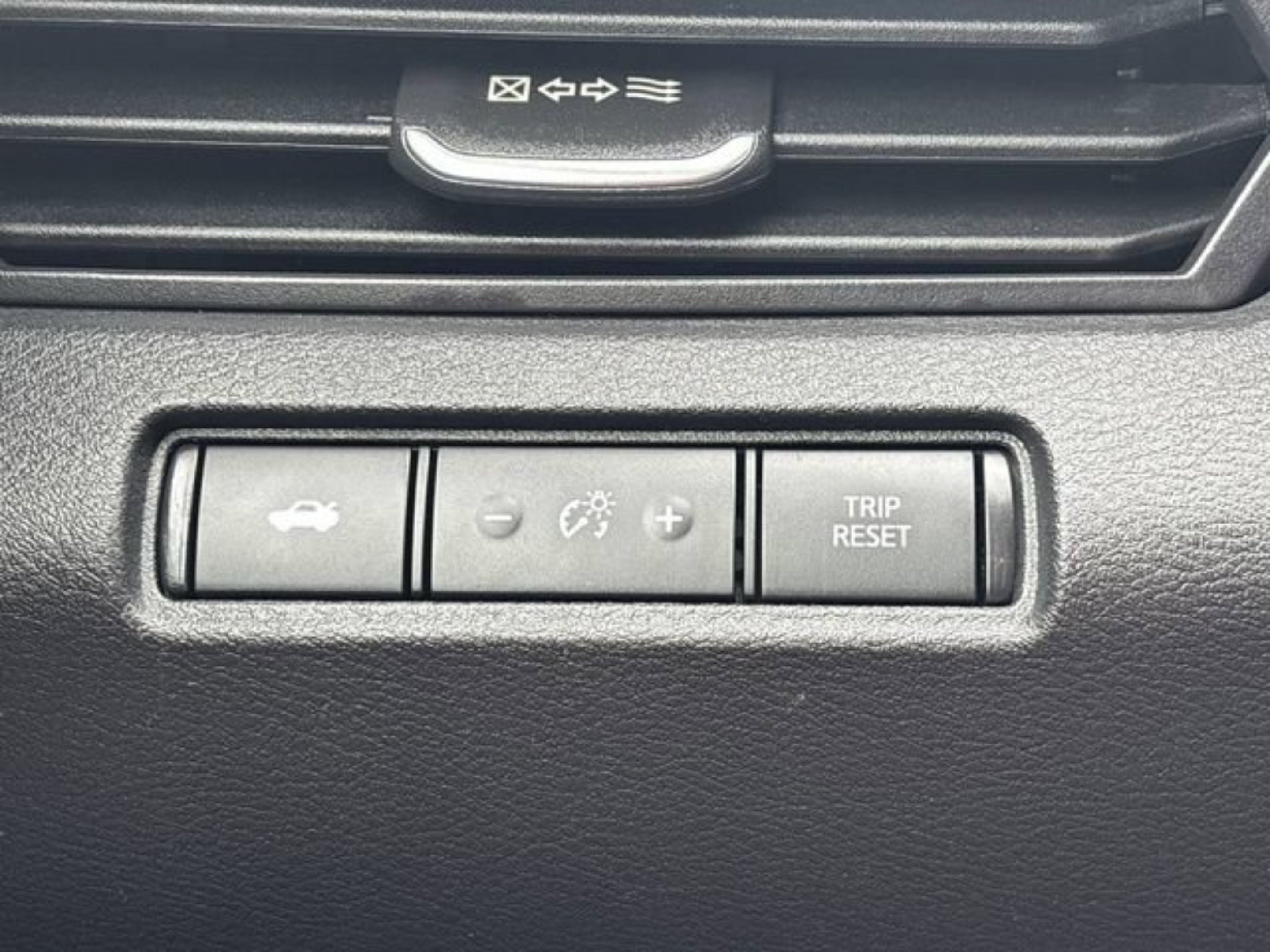 Used 2024 Nissan Altima 2.5 SV FWD image 21