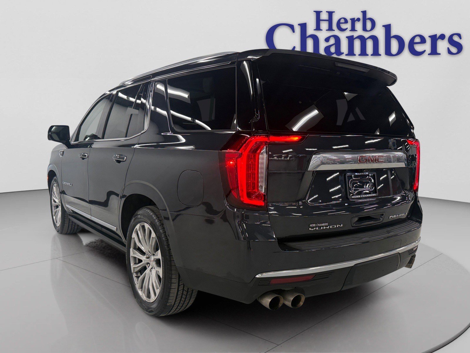 Used 2022 GMC Yukon Denali w/ Denali Premium Package image 3