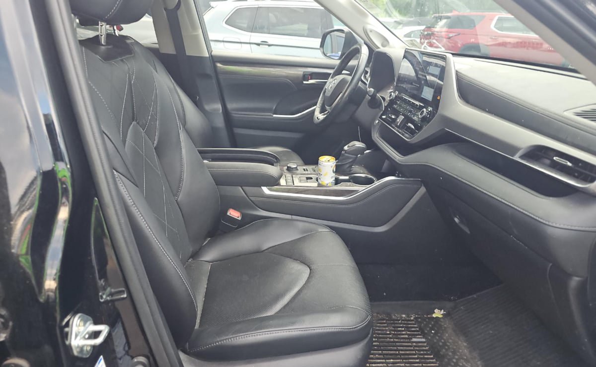 Used 2022 Toyota Highlander Platinum AWD/4WD image 5