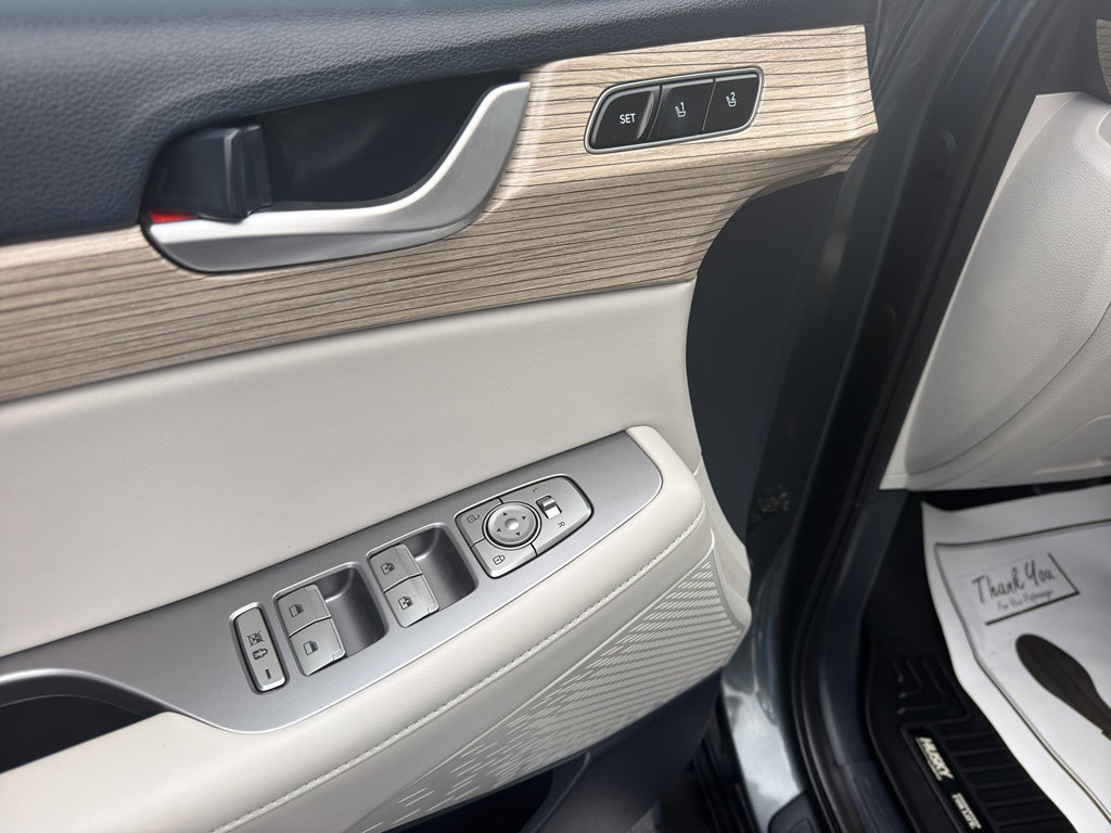 Used 2022 Hyundai Palisade SEL w/ 8P Bench Seat Package FWD image 18