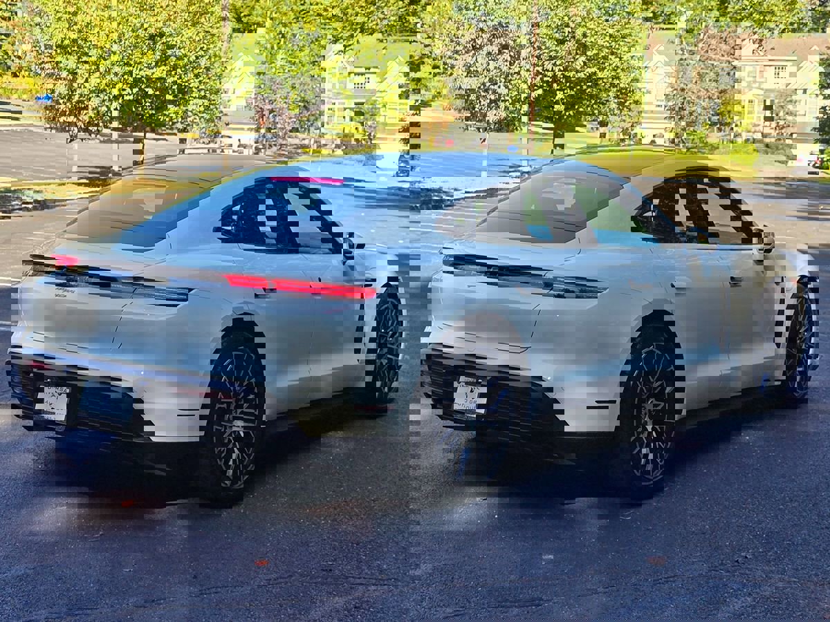 Used 2023 Porsche Taycan image 6