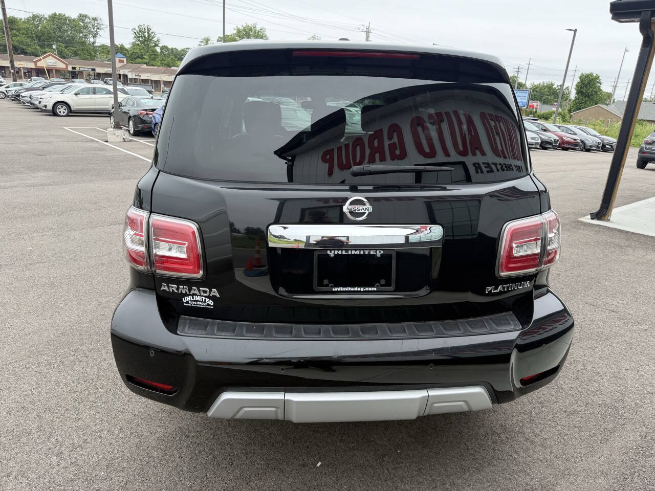 Used 2017 Nissan Armada Platinum w/ Interior Lighting Package AWD/4WD image 9