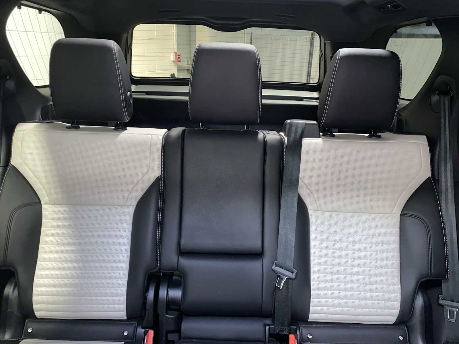 Used 2023 Land Rover Discovery S R-Dynamic AWD/4WD image 22