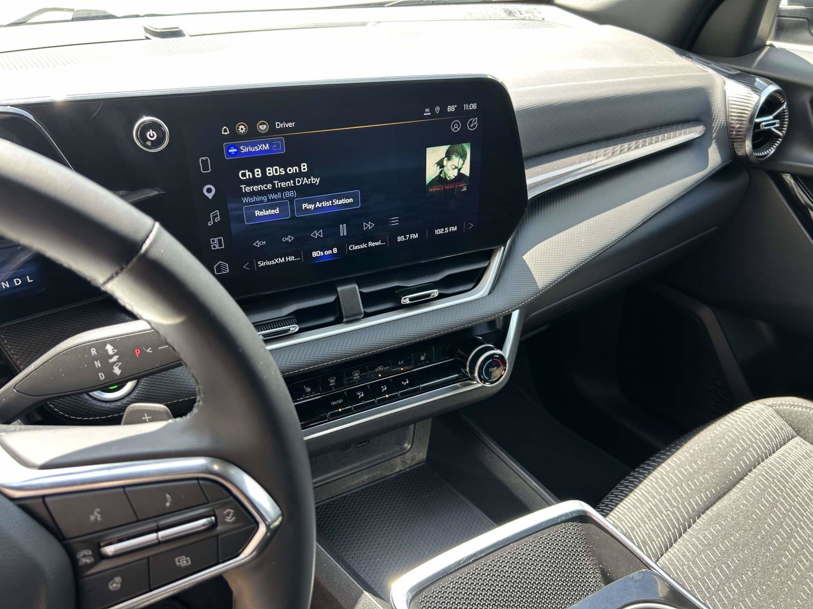 Used 2025 Chevrolet Equinox LT w/ Safety and Technology Package FWD image 15