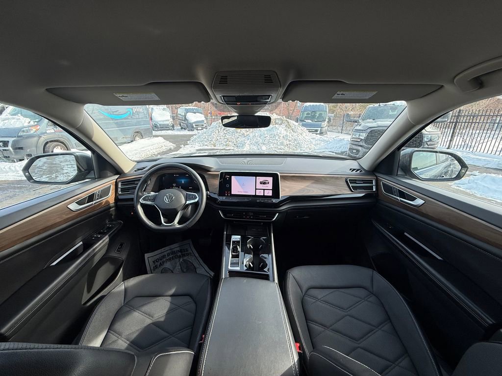 Used 2024 Volkswagen Atlas SE image 11