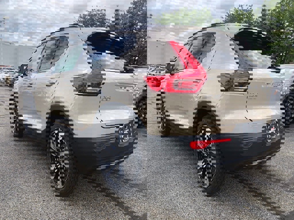 New 2026 Volvo XC40 B5 Ultra w/ Protection Package Premier image 4