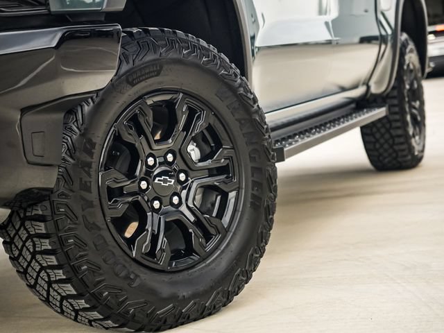 Used 2025 Chevrolet Silverado 1500 ZR2 w/ Technology Package AWD/4WD image 2