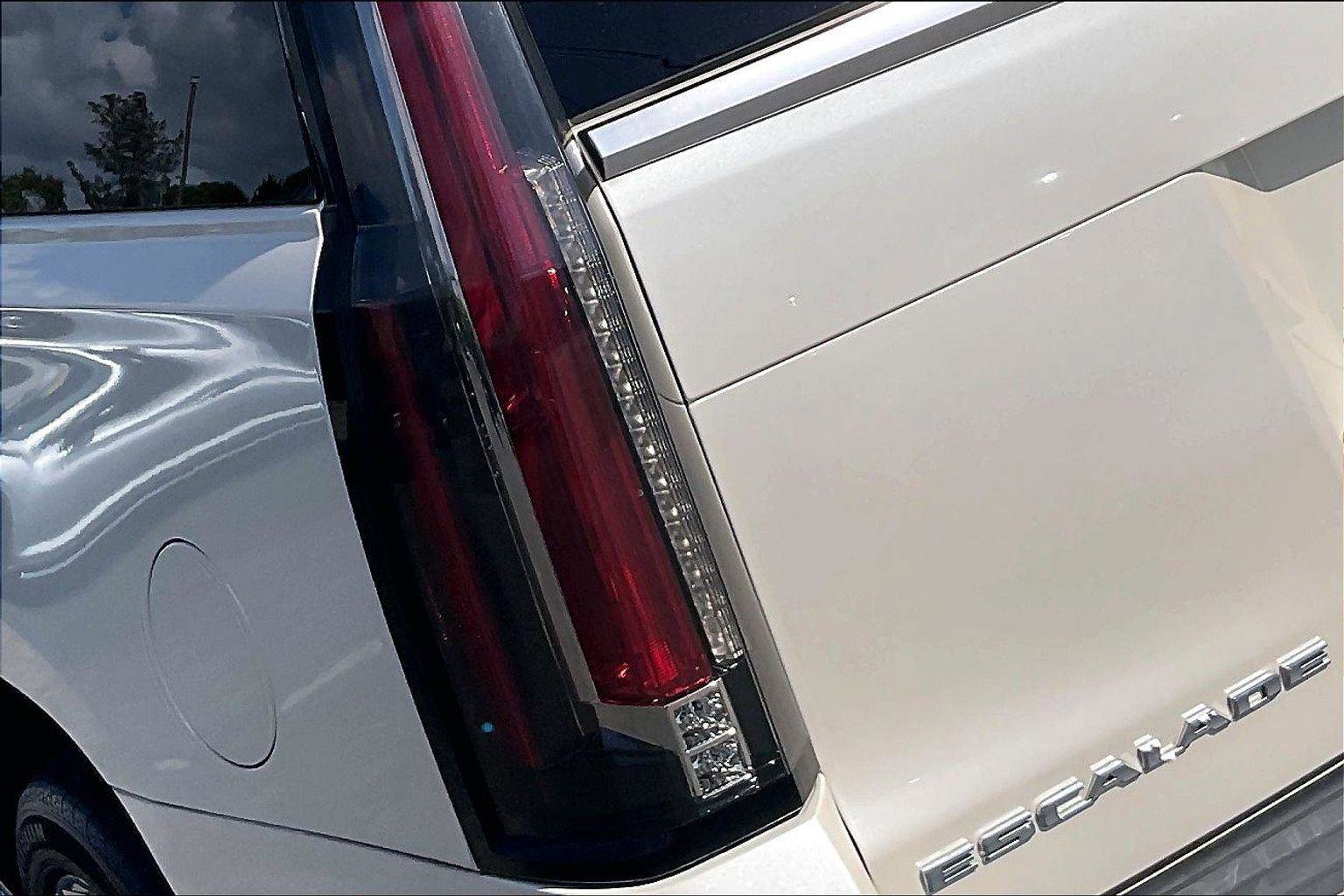 Used 2015 Cadillac Escalade Premium AWD/4WD image 23