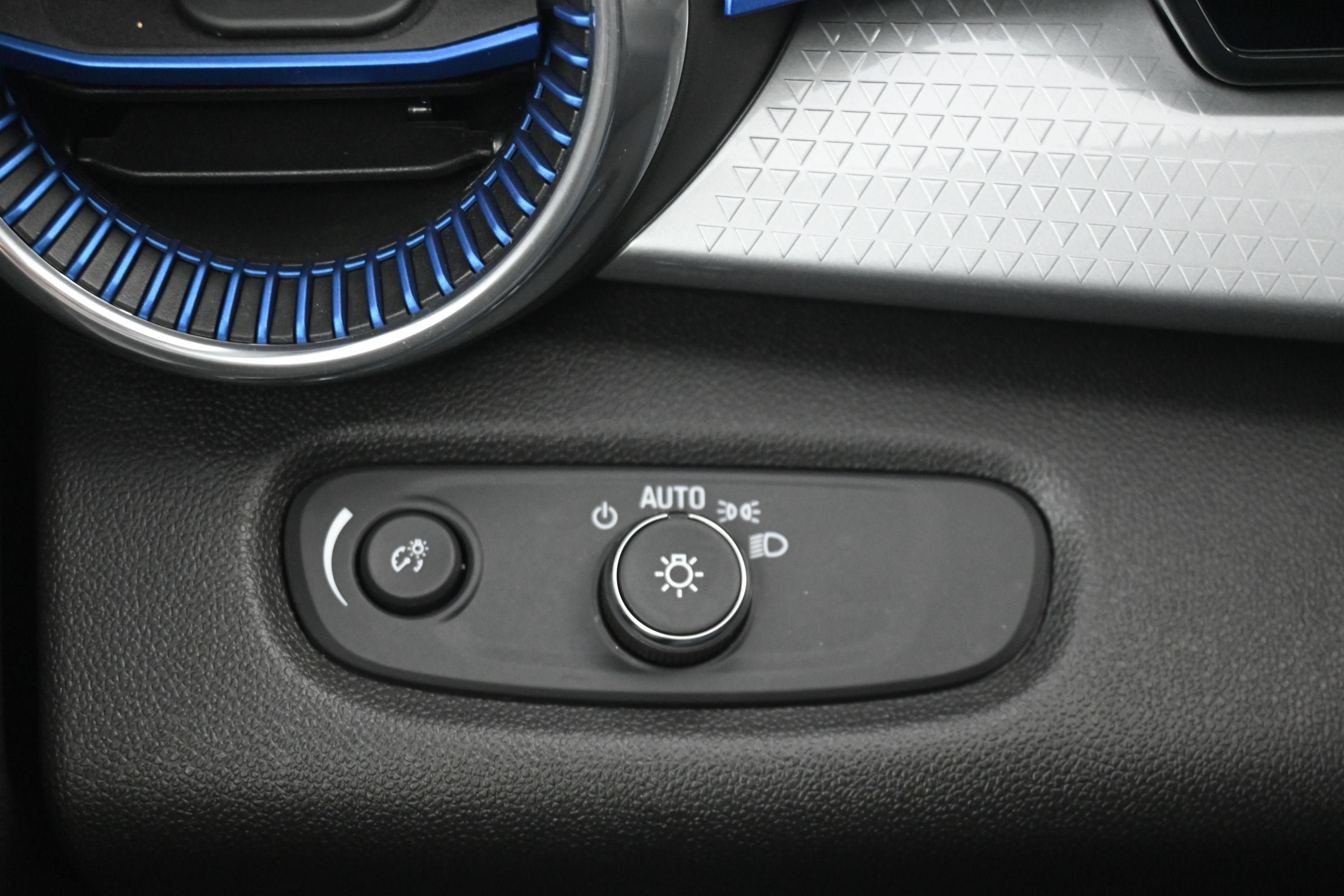 Used 2024 Chevrolet Trax LT FWD image 18