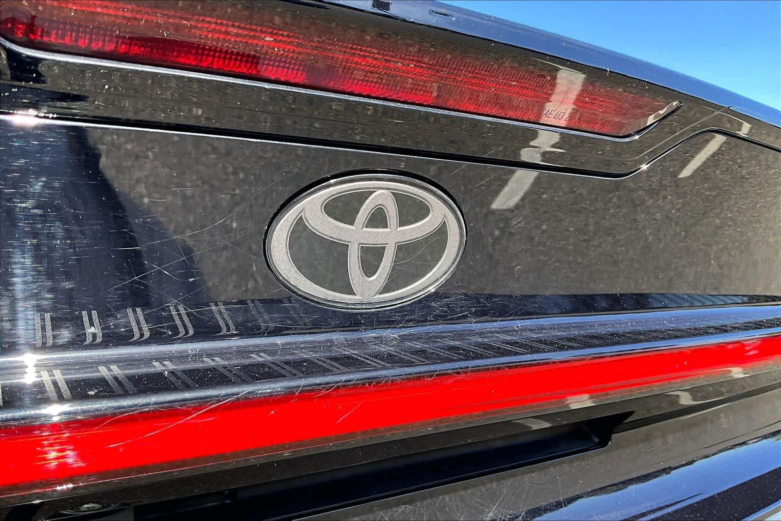 Used 2024 Toyota Prius LE FWD image 30
