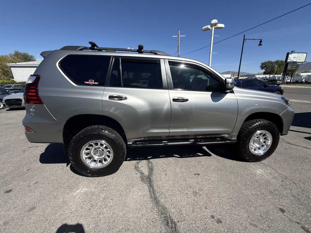 Used 2020 Lexus GX 460 Luxury w/ Luxury Sport Package AWD/4WD image 5