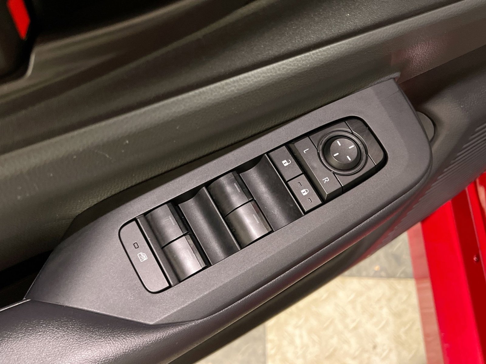 Used 2023 Toyota Prius LE image 28