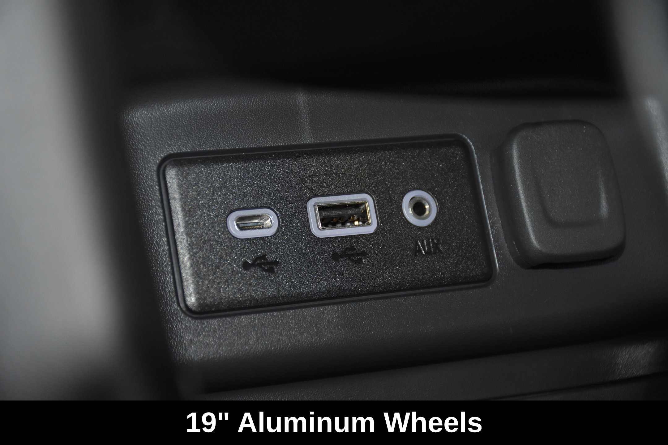 Used 2023 Chevrolet Equinox RS FWD image 24