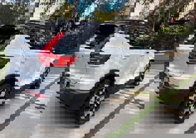 Used 2023 Volvo XC40 Recharge Ultimate image 2