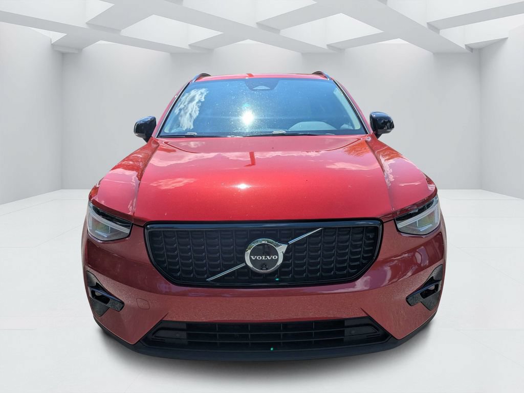 Certified 2025 Volvo XC40 B5 Plus AWD/4WD image 7