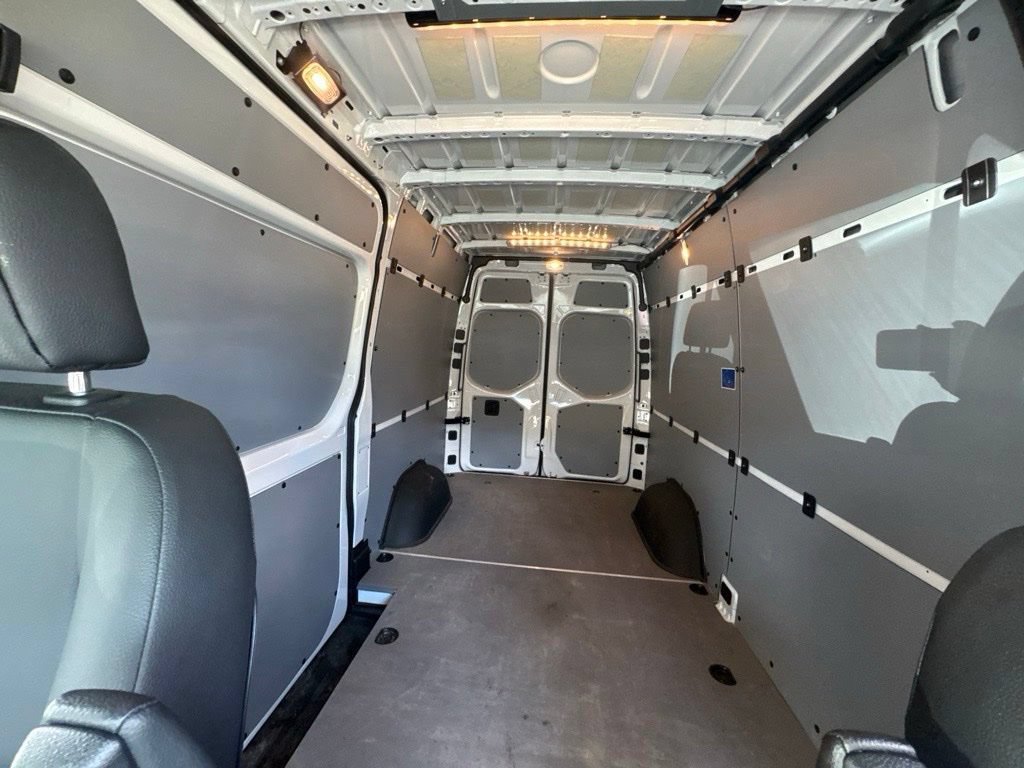 Used 2025 Mercedes-Benz Sprinter 2500 image 10