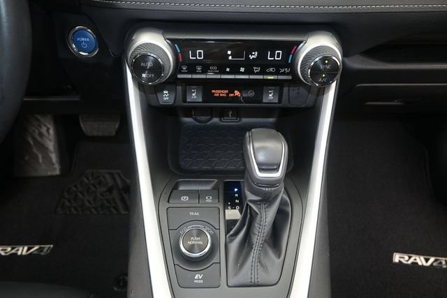 Used 2022 Toyota RAV4 XLE Premium AWD/4WD image 10