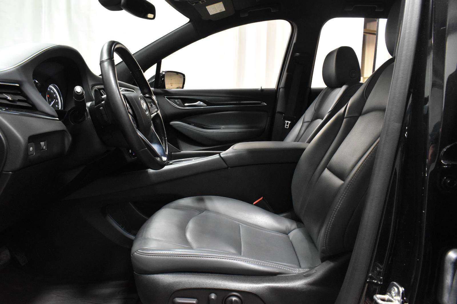 Used 2023 Buick Enclave Essence image 15