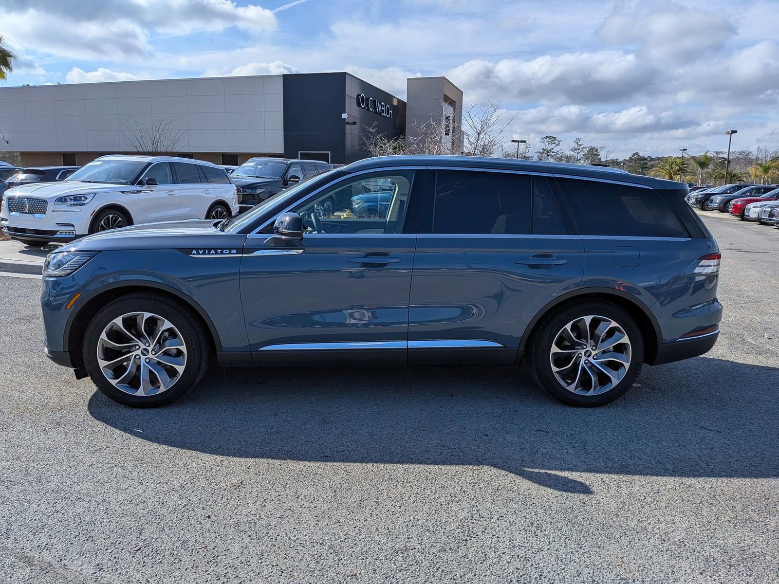 Certified 2025 Lincoln Aviator Reserve image 8