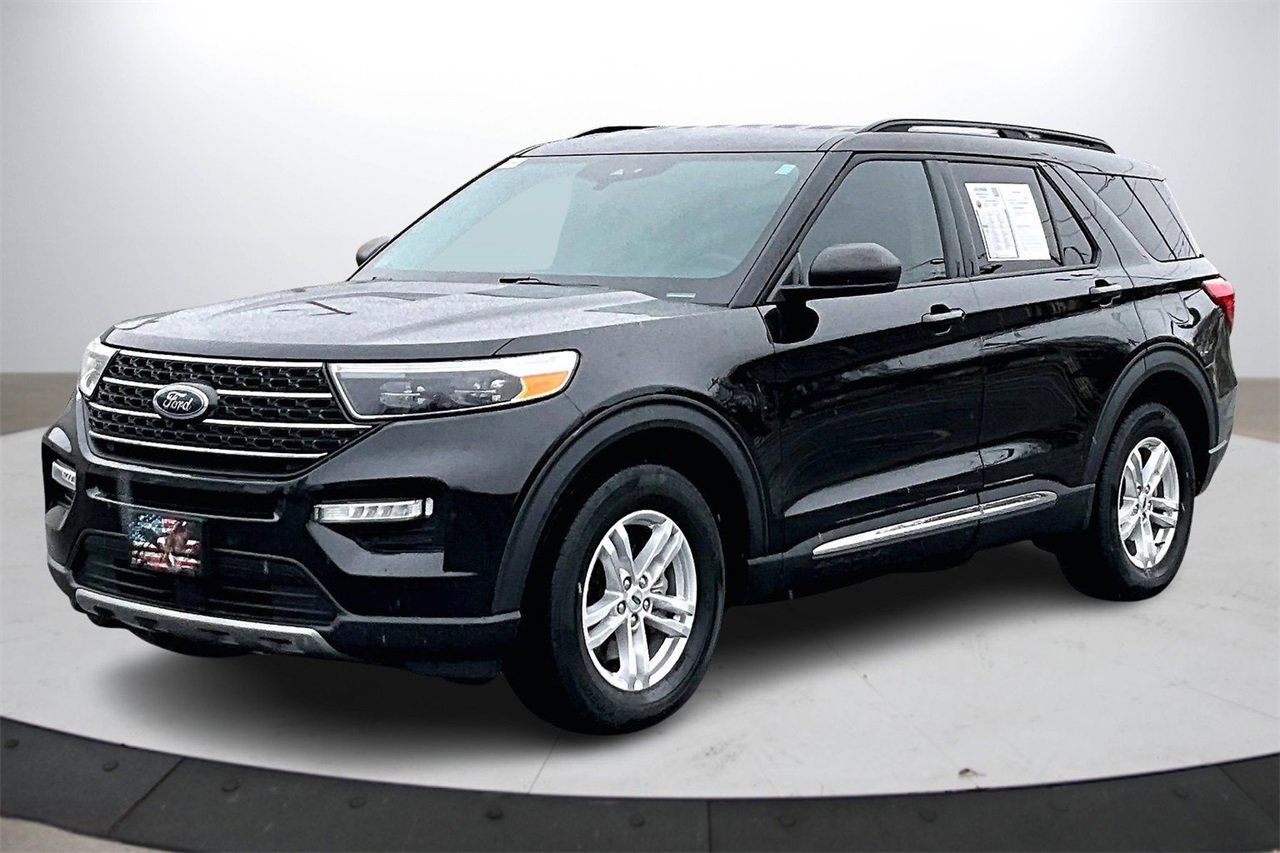Used 2023 Ford Explorer XLT w/ Equipment Group 202A image 4