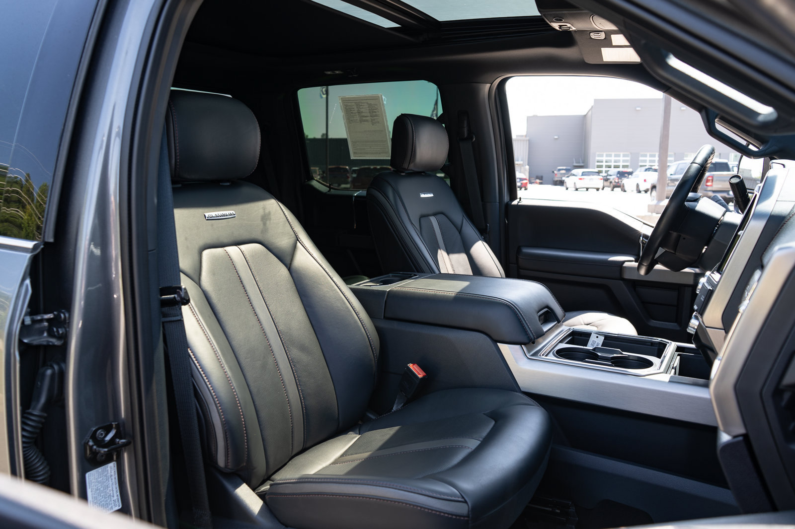 Used 2022 Ford F450 Platinum w/ FX4 Off-Road Package AWD/4WD image 49