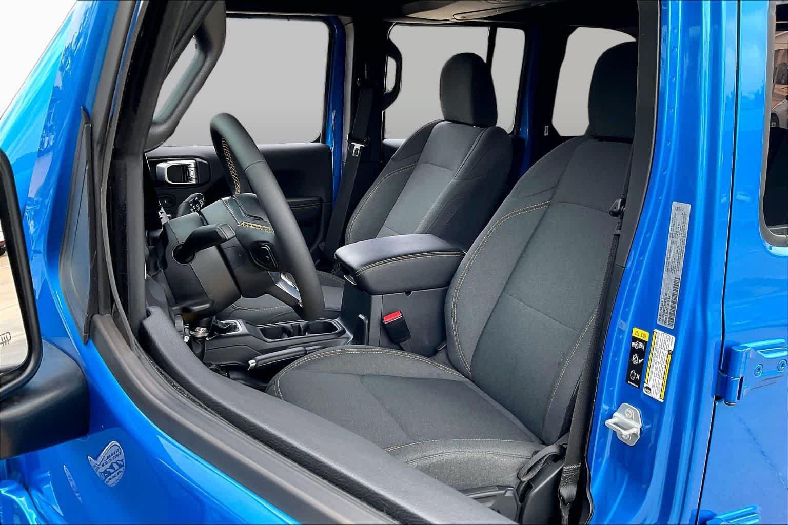 Used 2024 Jeep Wrangler Unlimited Sahara AWD/4WD image 8