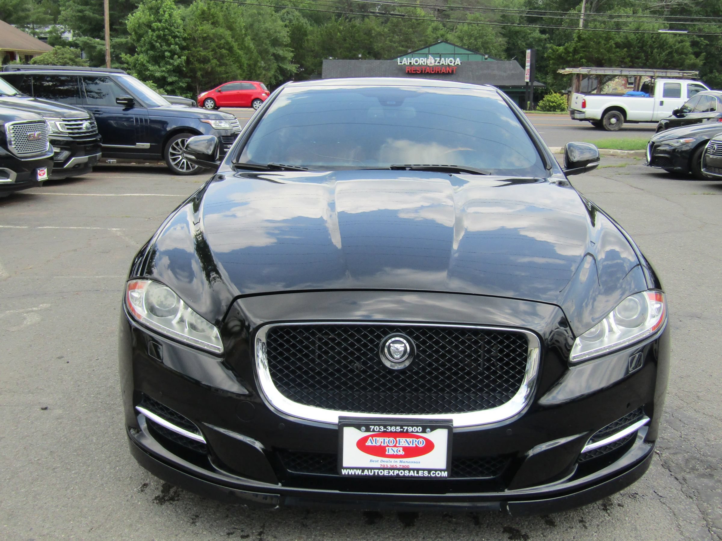 Used 2013 Jaguar XJ L Supersport RWD image 2