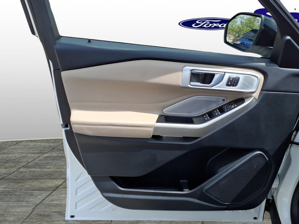 Used 2022 Ford Explorer Limited w/ Limited Technology Package image 11