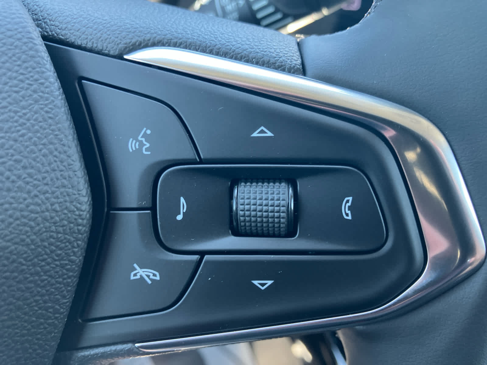 New 2026 Chevrolet Trax LT w/ LT Convenience Package FWD image 18