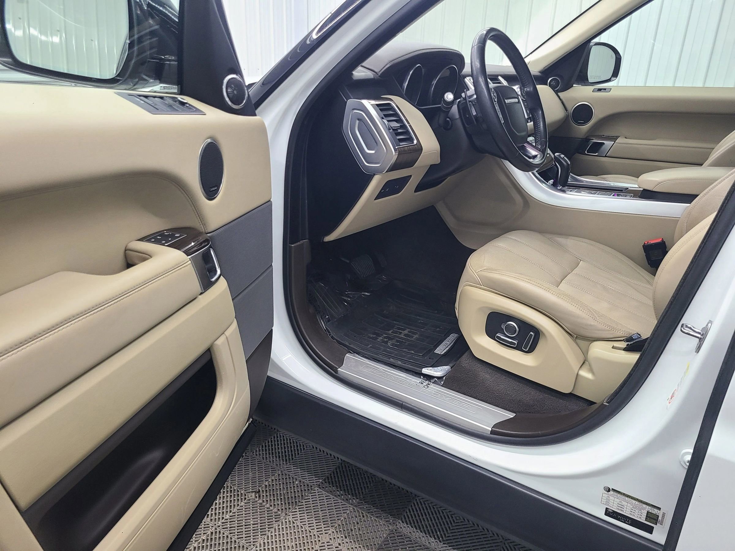 Used 2016 Land Rover Range Rover Sport Supercharged image 20