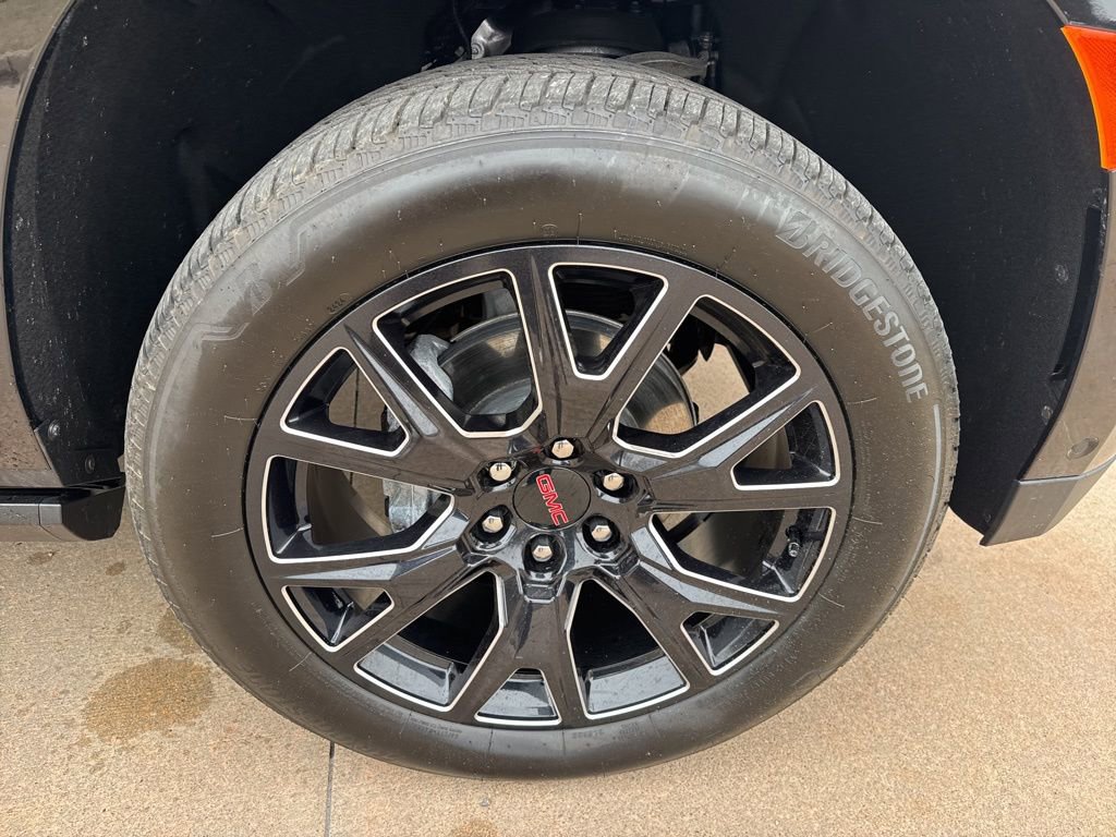 Used 2024 GMC Yukon XL Denali Ultimate w/ LPO, Illumination Package image 12