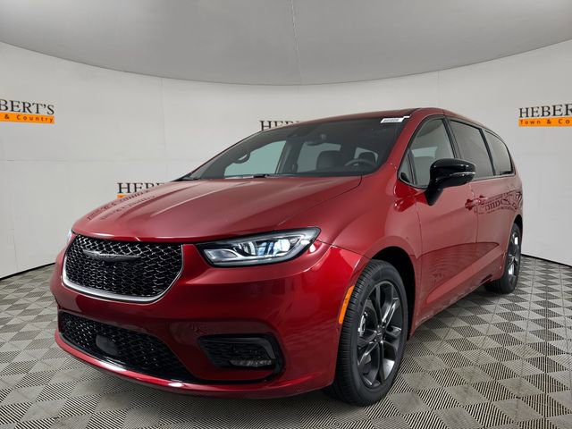 New 2026 Chrysler Pacifica Select