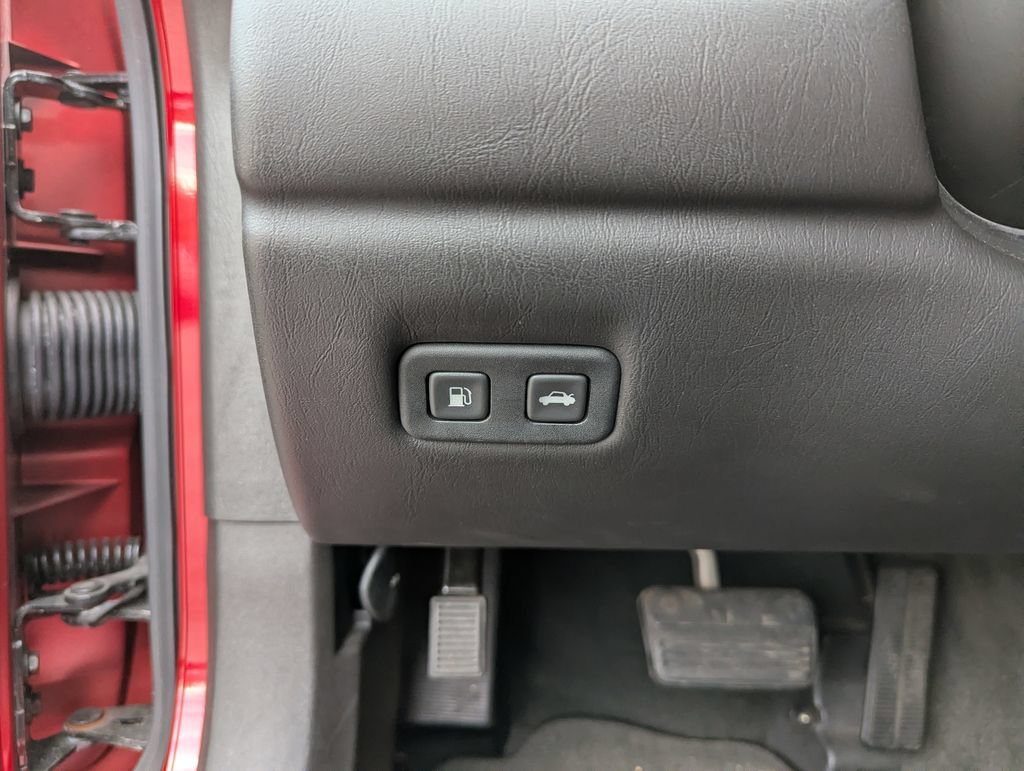 Used 2004 Cadillac XLR RWD image 14