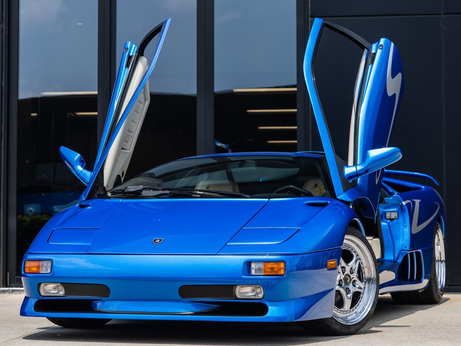 Used 1998 Lamborghini Diablo SV RWD image 2