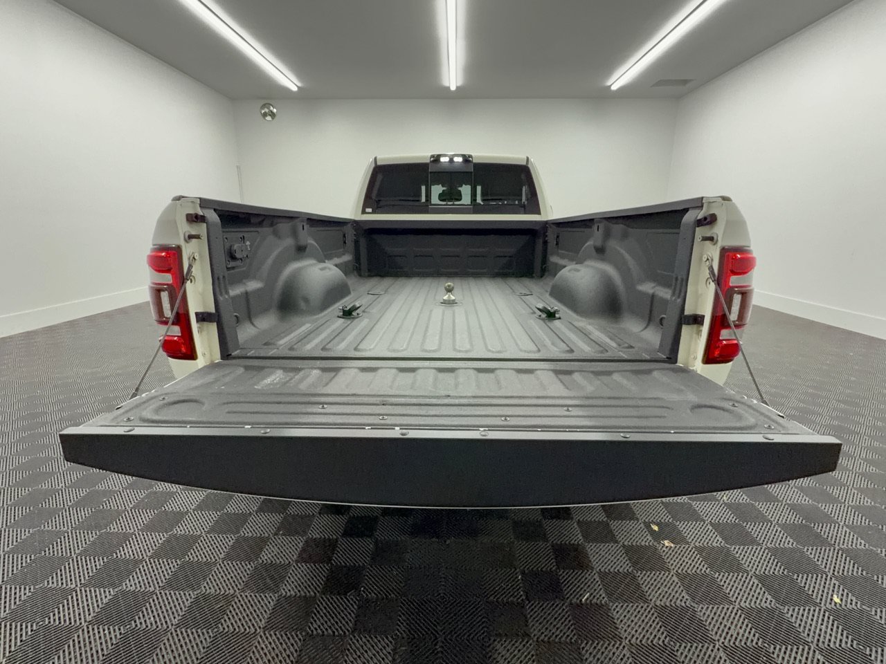 Used 2022 RAM 3500 Laramie AWD/4WD image 28